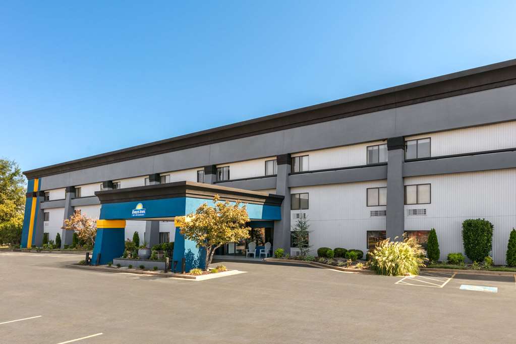 Days Inn by Wyndham Fort Smith - photo 2