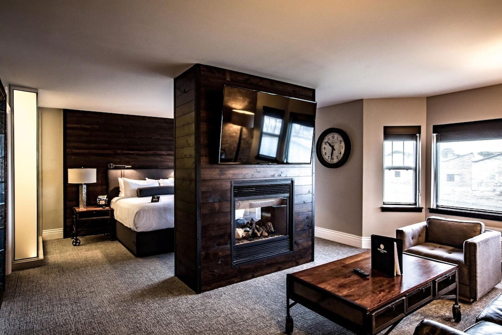 Ironworks Hotel - photo 15