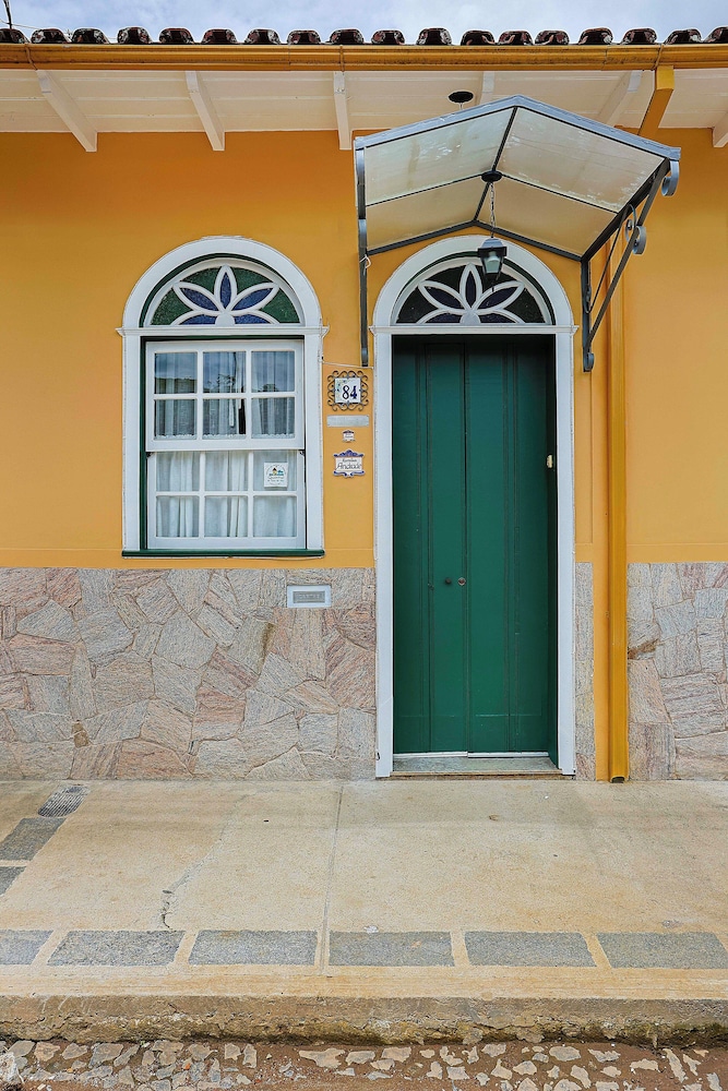 Pousada e Adega Lapa do Lobo in Valenca, Brasil