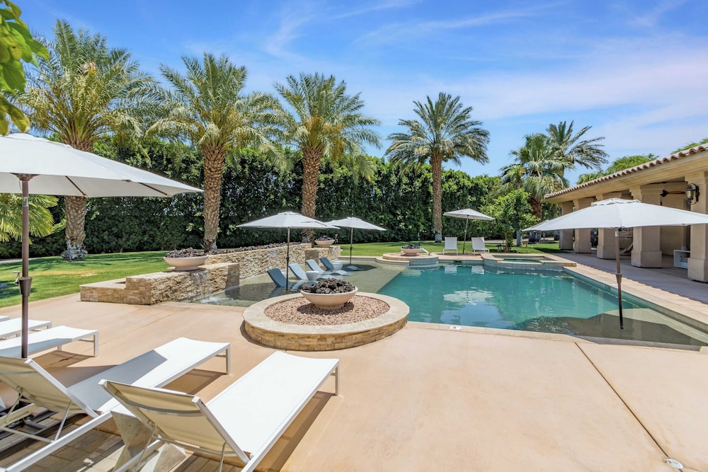 The Date Palm Estate by Avantstay Expansive Estate w Game Room Backyard Oasis w Pool & Spa - photo 39