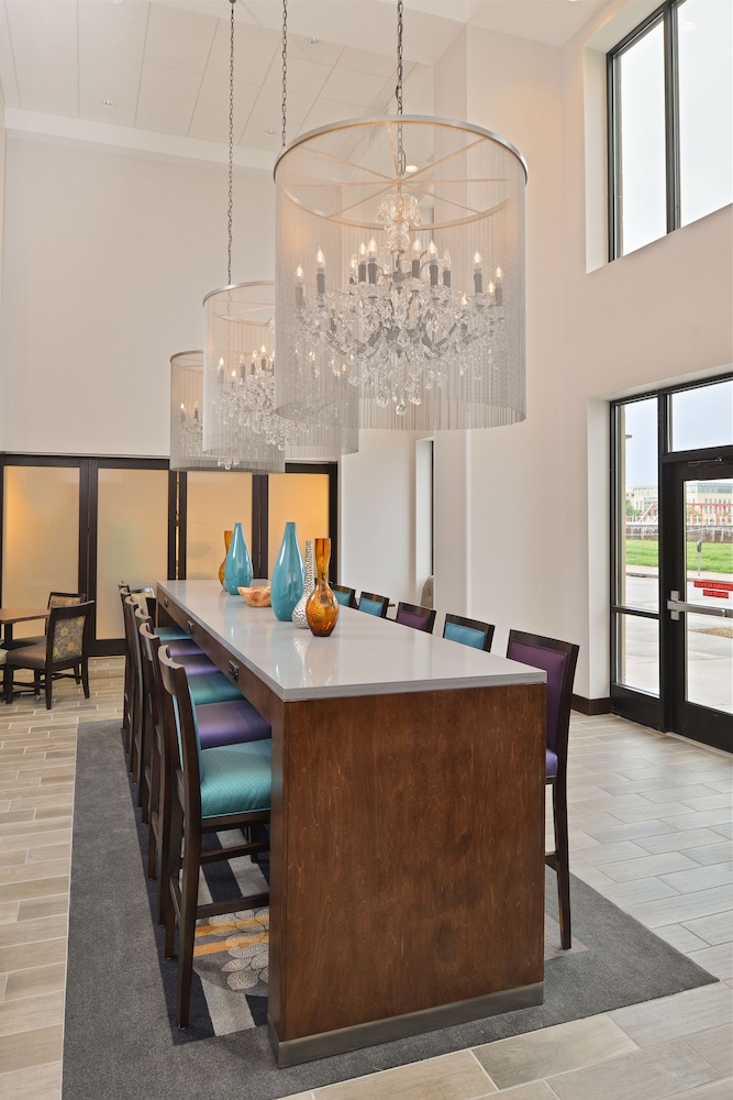 Hampton Inn & Suites Des Moines Downtown - photo 5