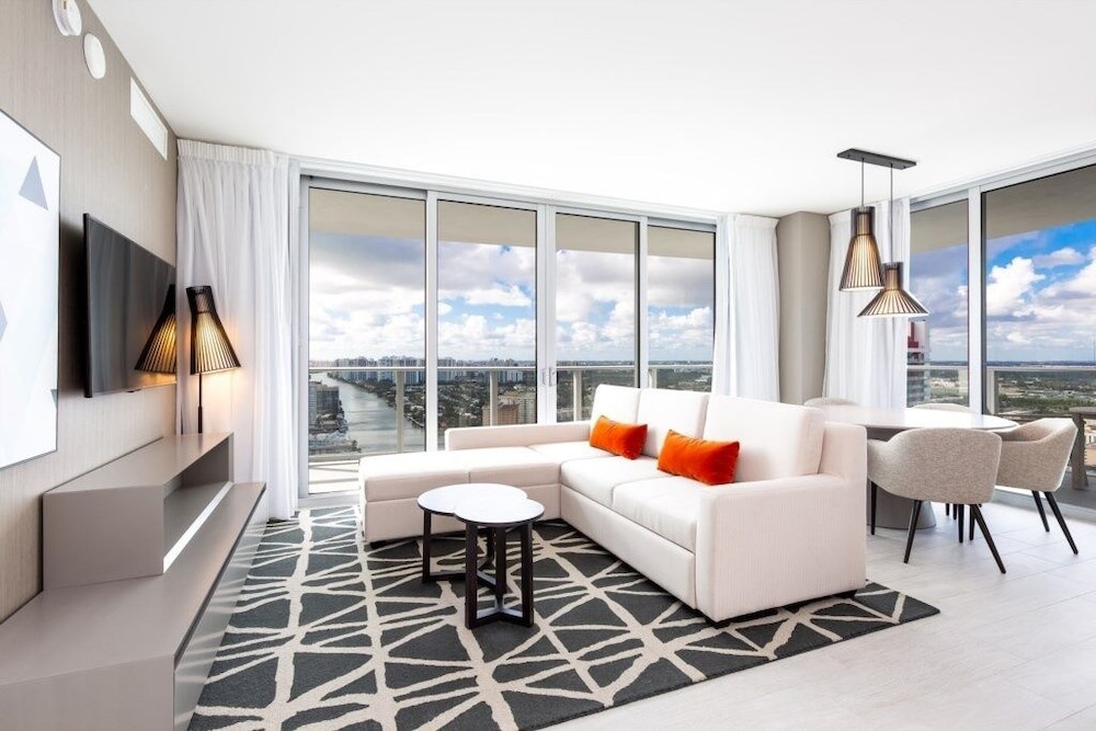 Hyde Beach House Luxury resort 3 Bedroom Condo by RedAwning - featured photo