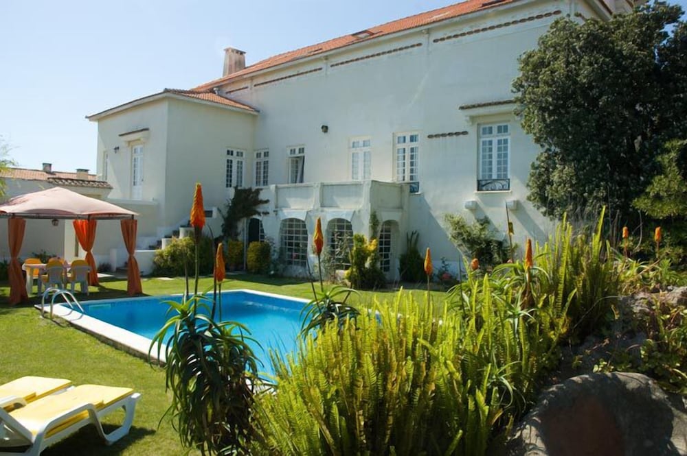 Roses Village B&B — 4-Star Luxury Hotel in Vila Nova De Gaia, Portugal