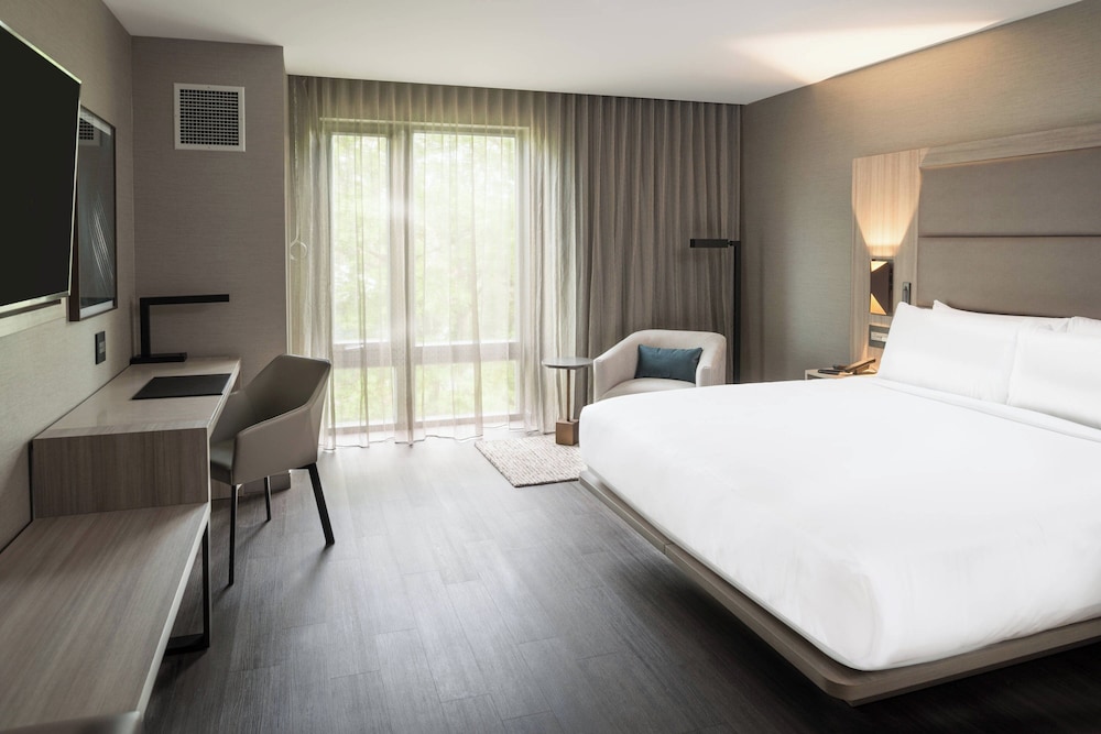 AC Hotel by Marriott Boston Cleveland Circle - photo 30