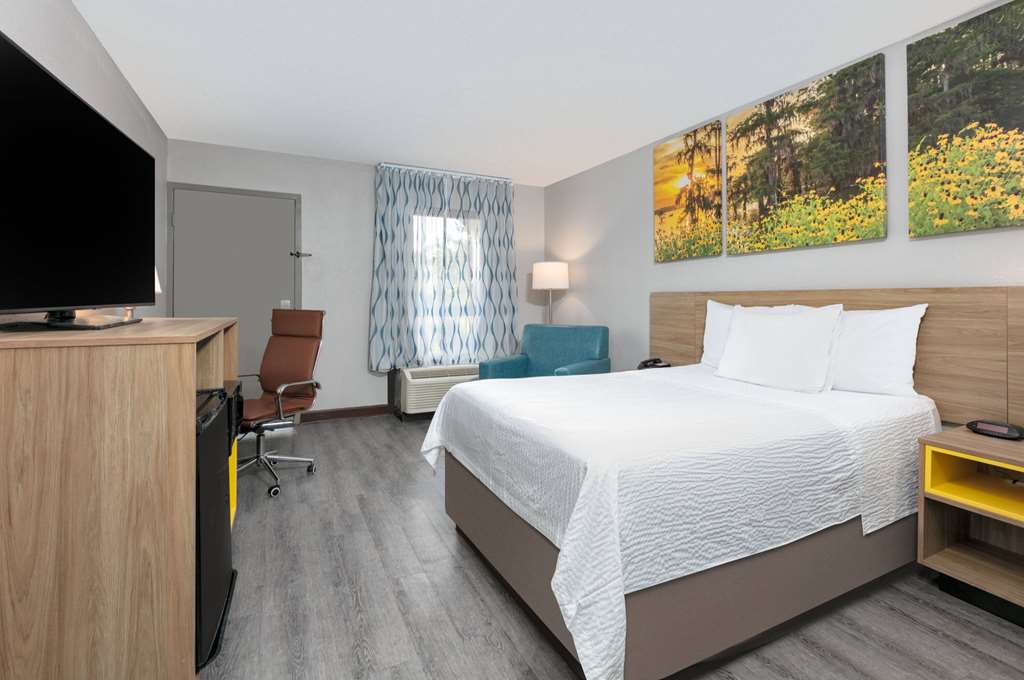 Days Inn by Wyndham Greenville MS - photo 41
