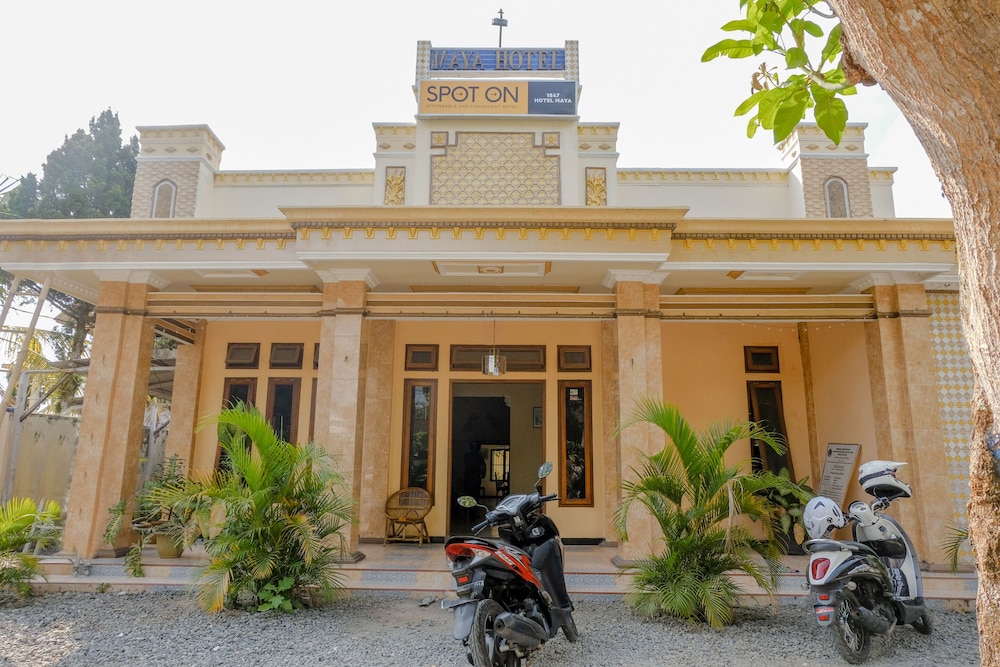Spot On 1847 Hotel Maya in Blitar, Indonesia