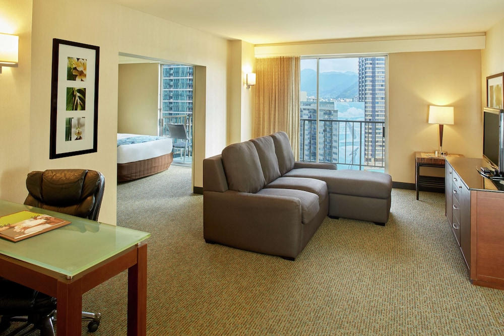DoubleTree by Hilton Hotel Alana Waikiki Beach - photo 12