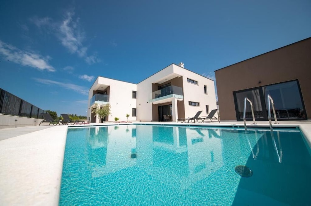 Vrsi Seaside Heights Apartments — 4-Star Luxury Hotel in Vrsi, Croatia