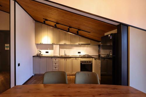 3BR apt w huge terrace & magnificent views