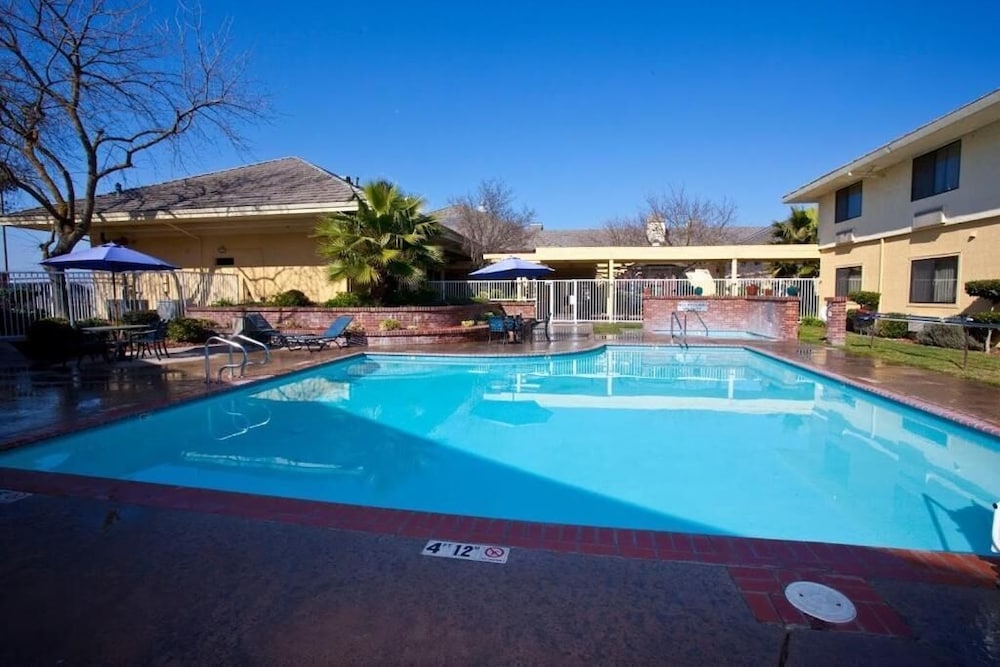 Modesto Hotel - photo 2