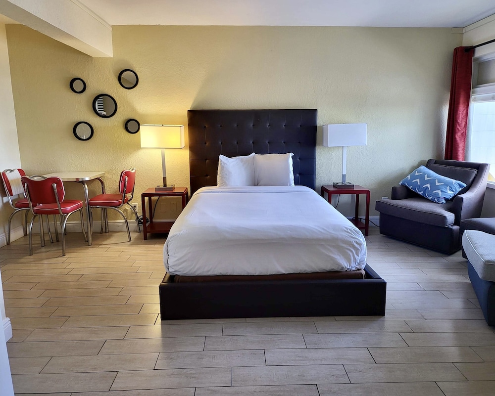 Chateau Mar Beach Resort - photo 20