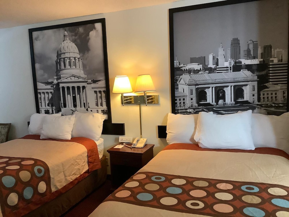 Super 8 by Wyndham Riverside Kansas City - photo 4