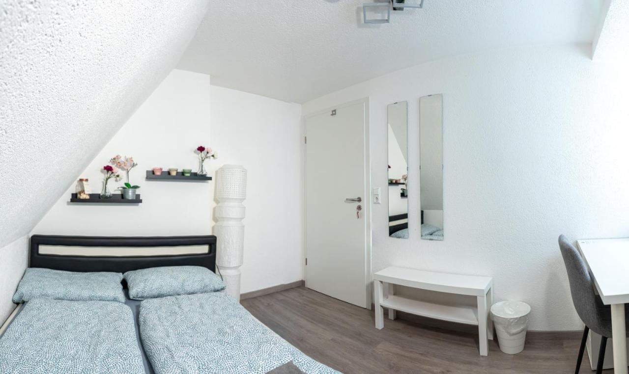 modern house with pool 3 bedrooms 2 Bathrooms — 4-Star Luxury Hotel in Memmingen, Germany
