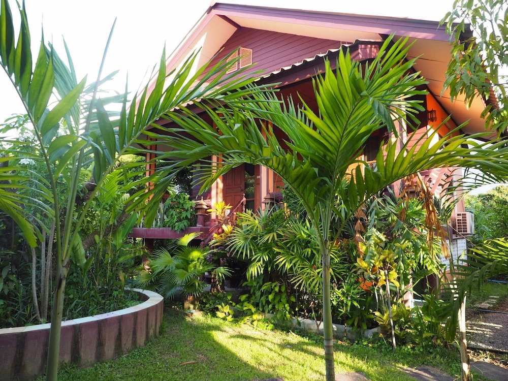 Bansuan Thanormpat Resort — hotel in Saraphi