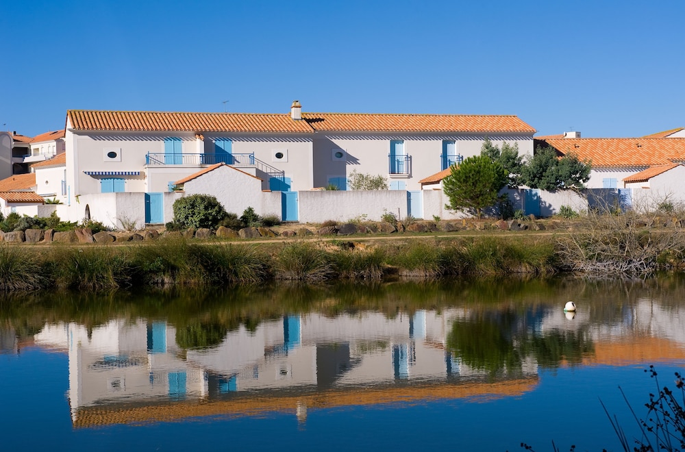 Madame Vacances Les Maisons du Lac in Saint-Jean-De-Monts, France