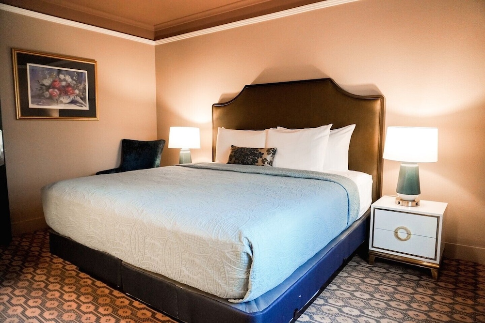 Columbia Gorge Hotel and Spa - photo 8