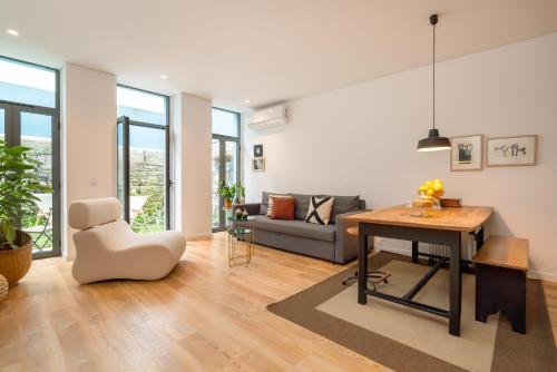 Host Wise Stylish Urban Flat with Terrace — 4-Star Luxury Hotel in Porto, Portugal