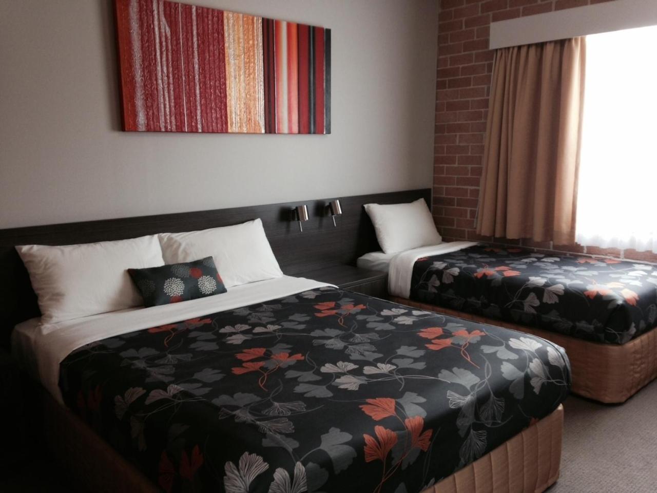 Alexander The Great Motel — Windsor — photo 2