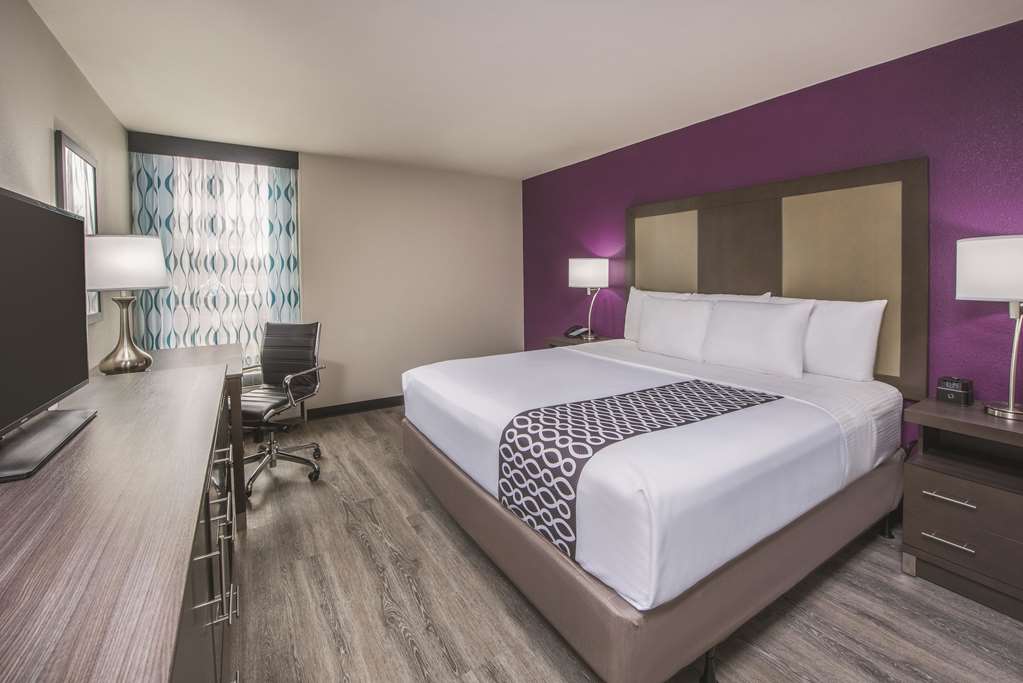 La Quinta Inn & Suites by Wyndham Festus St. Louis South - photo 14