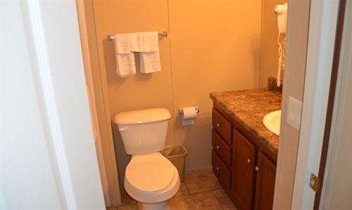 Dilley Lodge — Dilley — photo 4