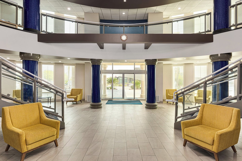 Holiday Inn Express and Suites Bakersfield Central by IHG - photo 52