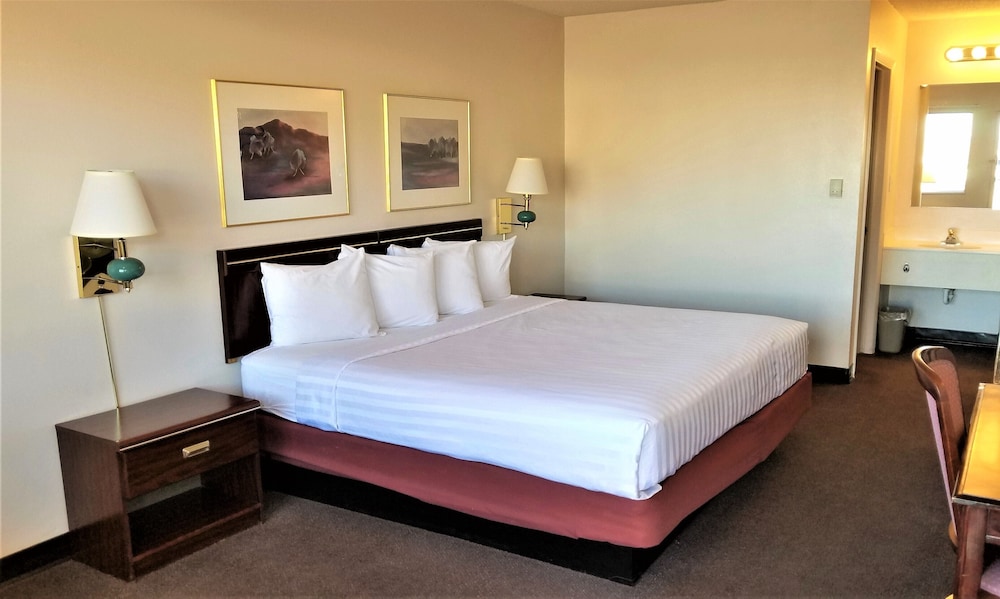 Motel 8 Laramie - photo 10