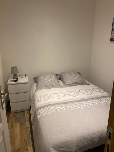 3 Appartements T1 Meuble Lussac 86320 — hotel in Lussac-Les-Chateaux