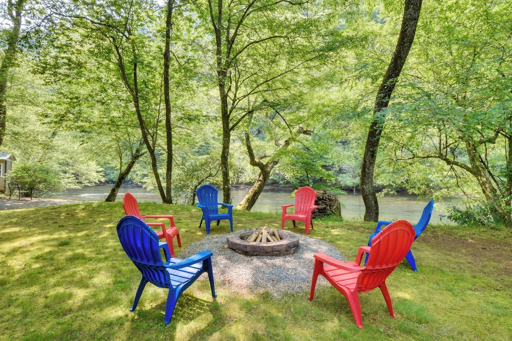 Riverfront Hayesville Retreat Fishing and Kayaking — hotel in Hayesville
