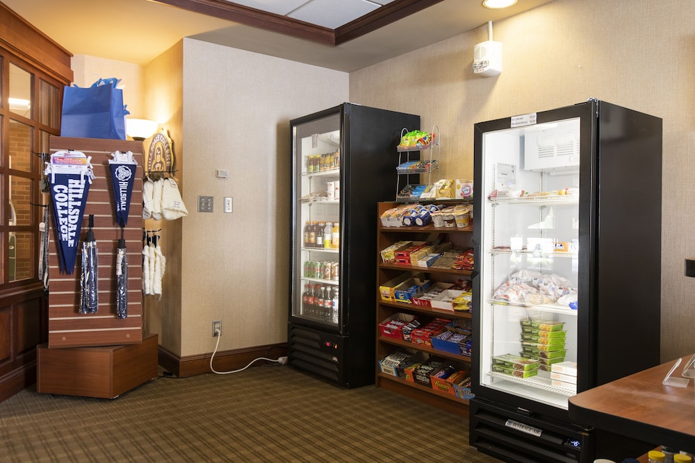Hillsdale College Dow Hotel and Conference Center - photo 26