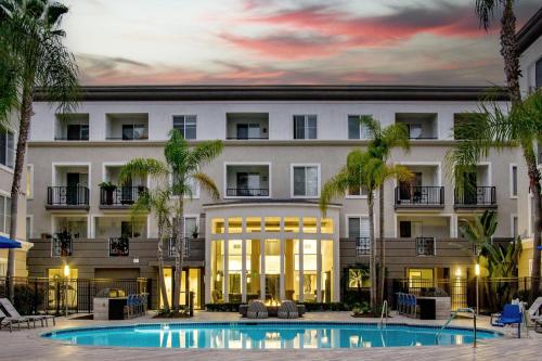 Luxe Marina Del Rey Apartment Parking Gym Pool jacuzzi BBQ — 4-Star Luxury Hotel in Los Angeles, United States
