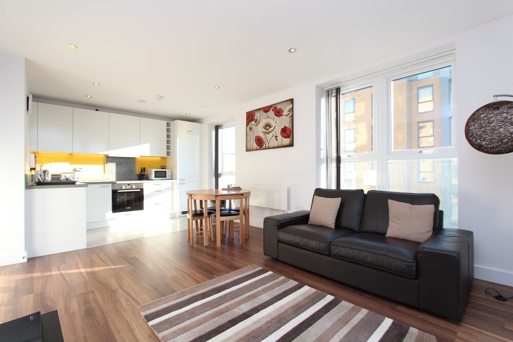Luxury Apartments with Secure Parking — 4-Star Luxury Hotel in Reading, United Kingdom