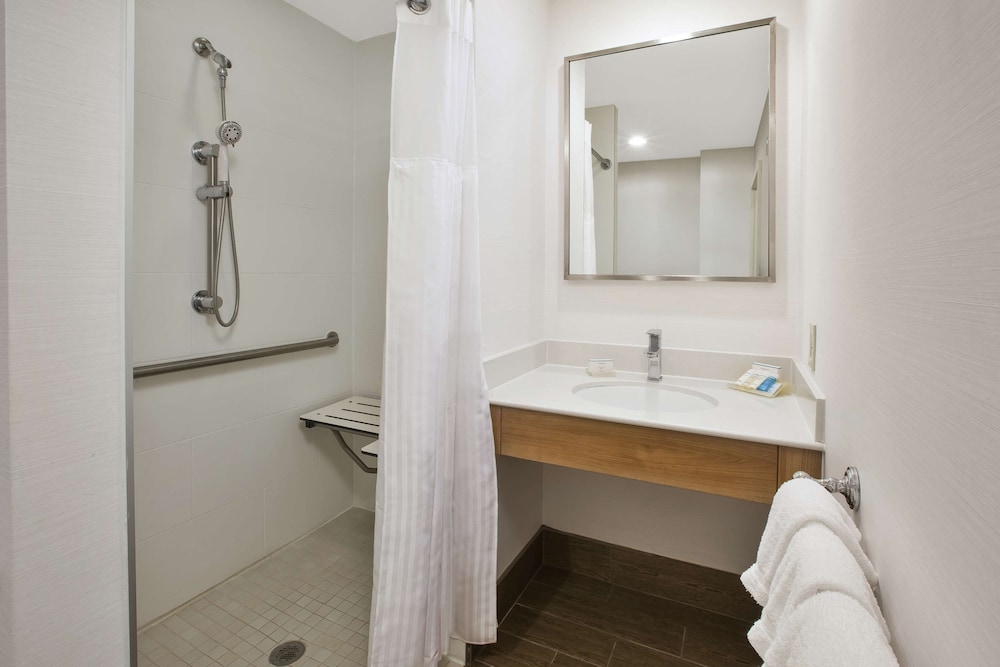 Hilton Garden Inn Wichita - photo 21