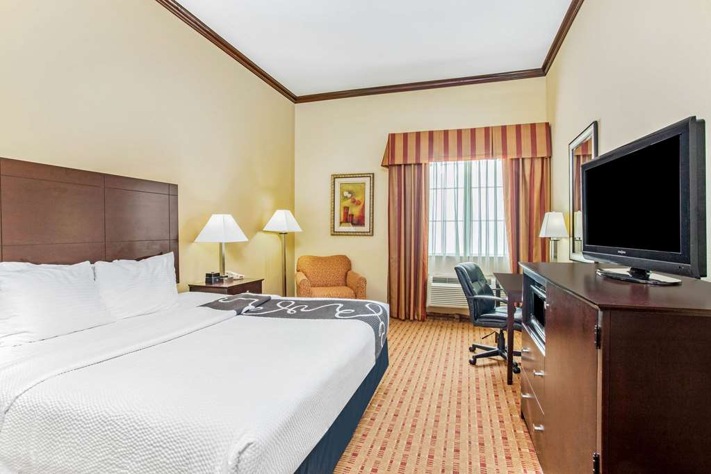 La Quinta Inn & Suites by Wyndham Ennis - photo 14