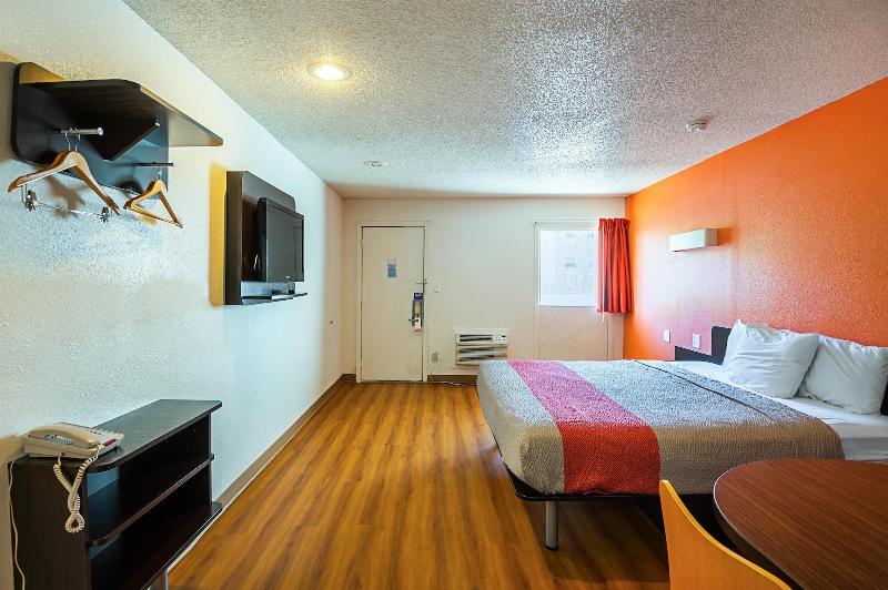 Motel 6 Blue Springs MO - photo 27