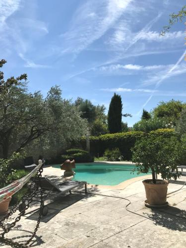 Thebertisa - carbon neutral hotel in Valreas