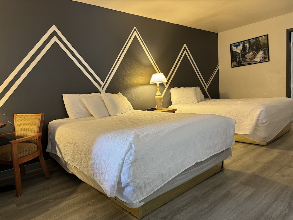 The Junction Hotel and Hostel - photo 22
