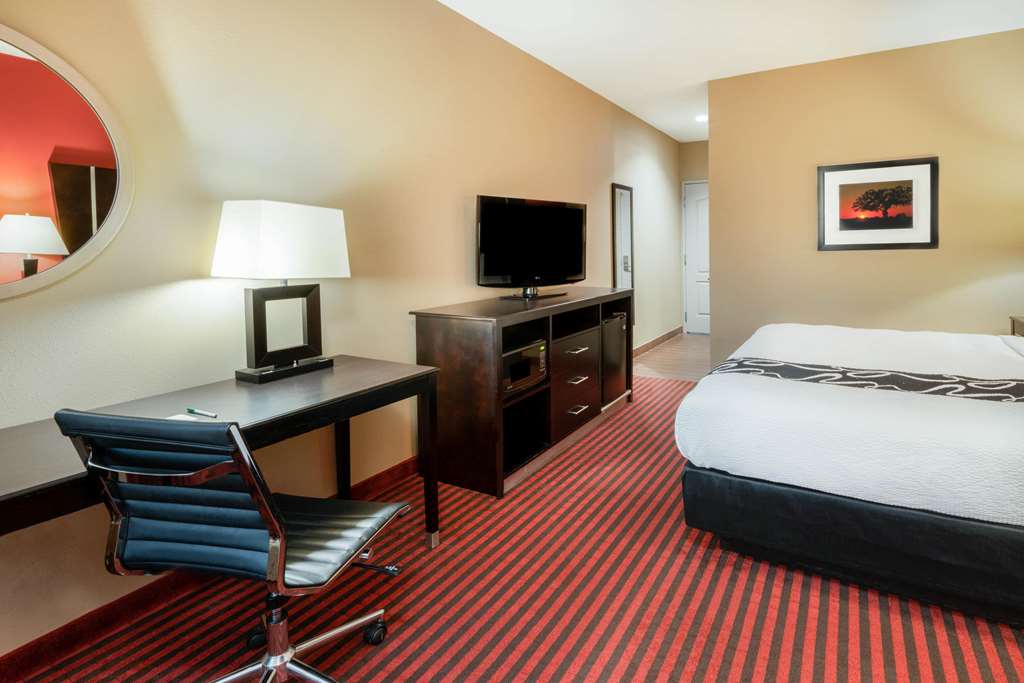 La Quinta Inn & Suites by Wyndham Boutte - photo 13