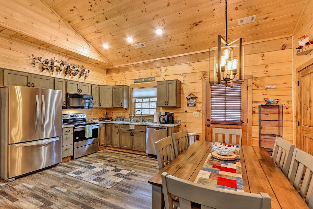 Coosawattee River Resort Cabin w Private Hot Tub - photo 11
