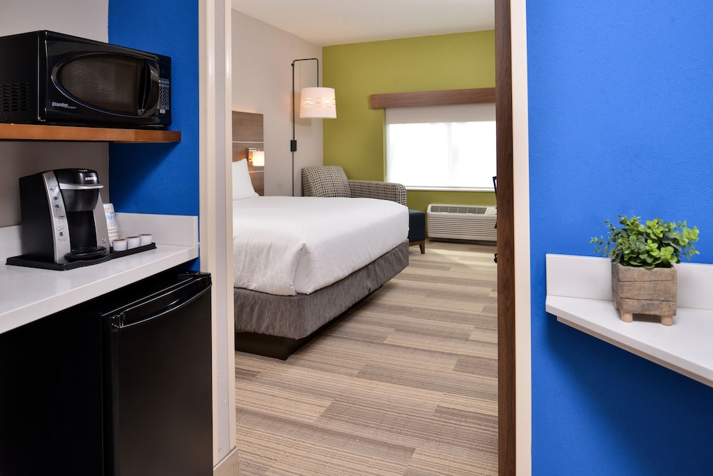 Holiday Inn Express & Suites Alachua Gainesville Area by IHG - photo 14