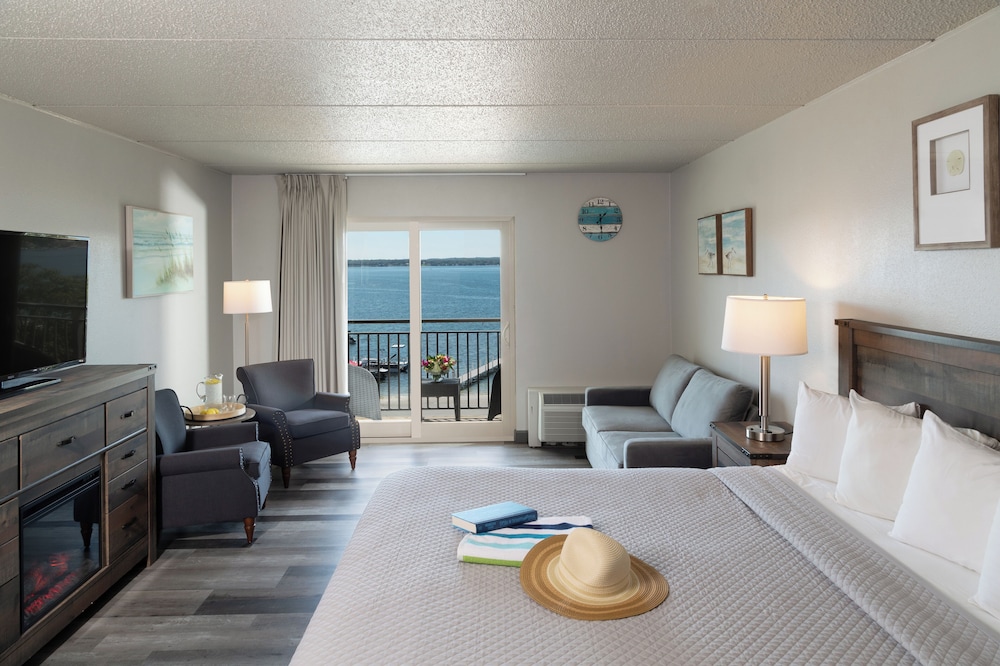 Harbor Shores on Lake Geneva - photo 11