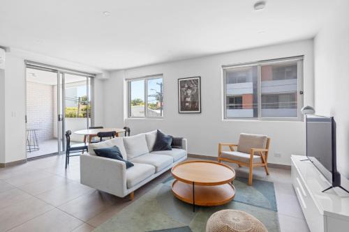 Inner West 1BR & Balcony Mins to CBD — 4-Star Luxury Hotel in Sydney, Australia