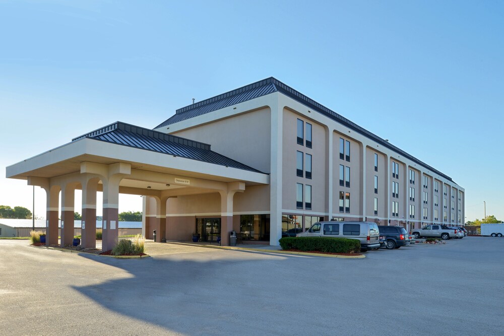 New Victorian Inn & Suites - photo 44