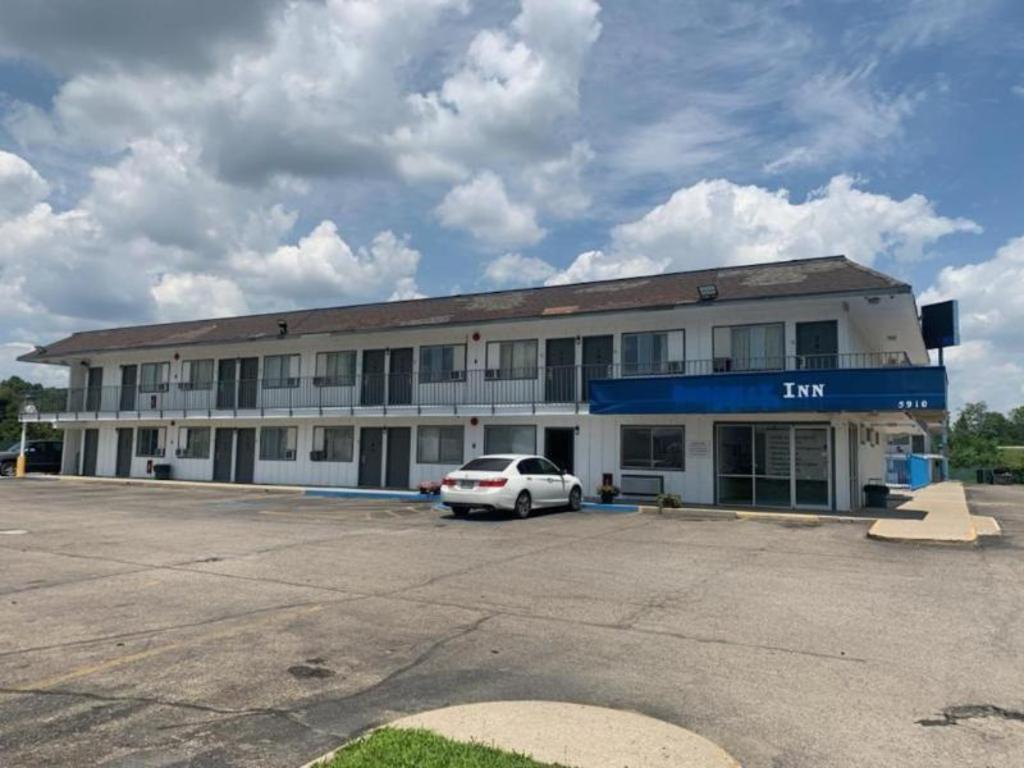 Express Inn Near Columbus Airport - photo 6