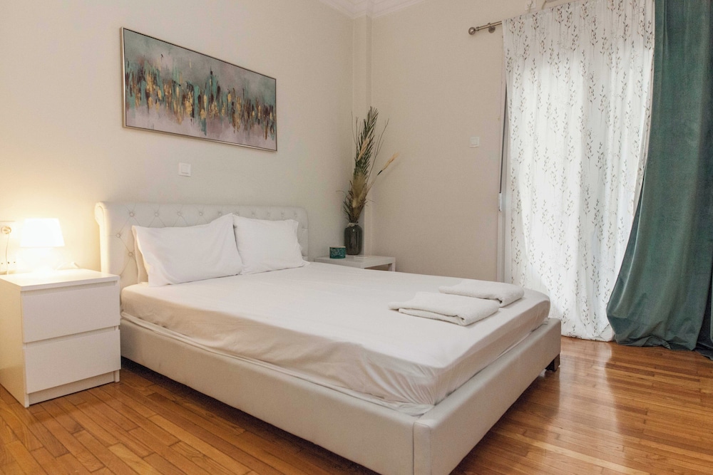 Charming 1 Bd Apt near ASOE in Athens — 4-Star Luxury Hotel in Athens, Greece