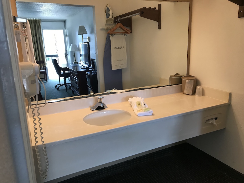 Carmel Inn & Suites - photo 19