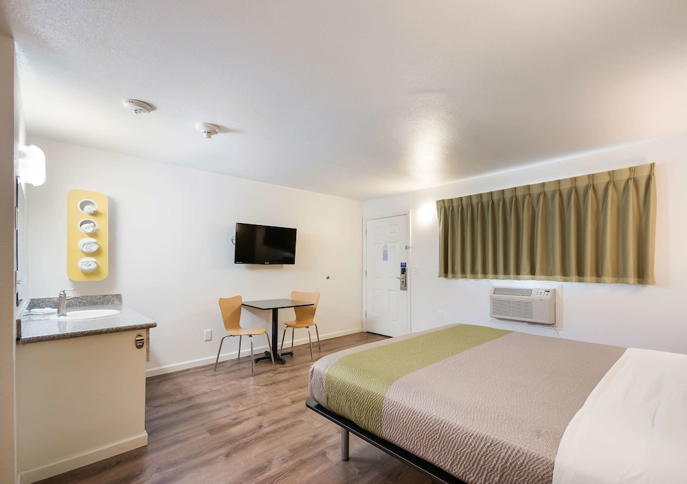 Motel 6 Burlington WA - photo 16