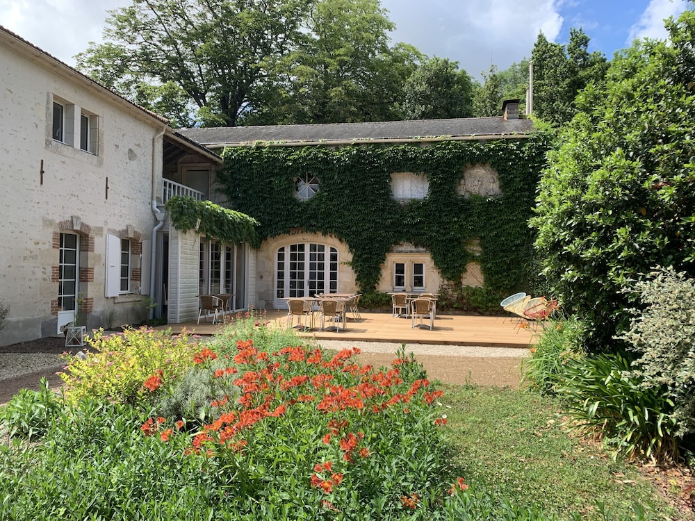 Le Clos De La Court D Aron in La Rochelle, France