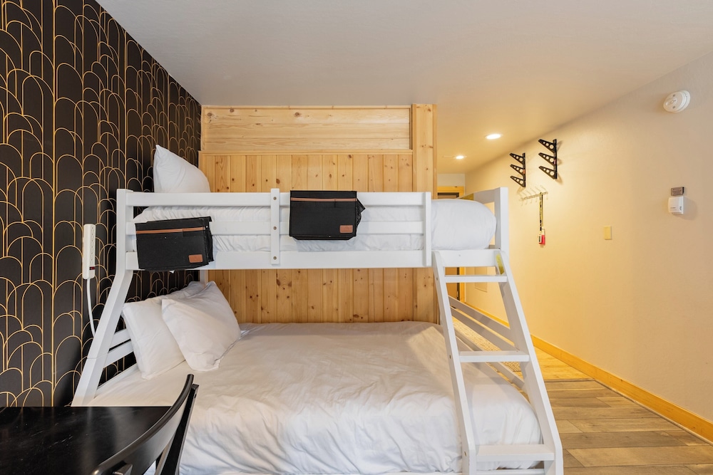Flurry by Avantstay Tahoe Donner Home w Access to Northstar Resort Community - photo 3