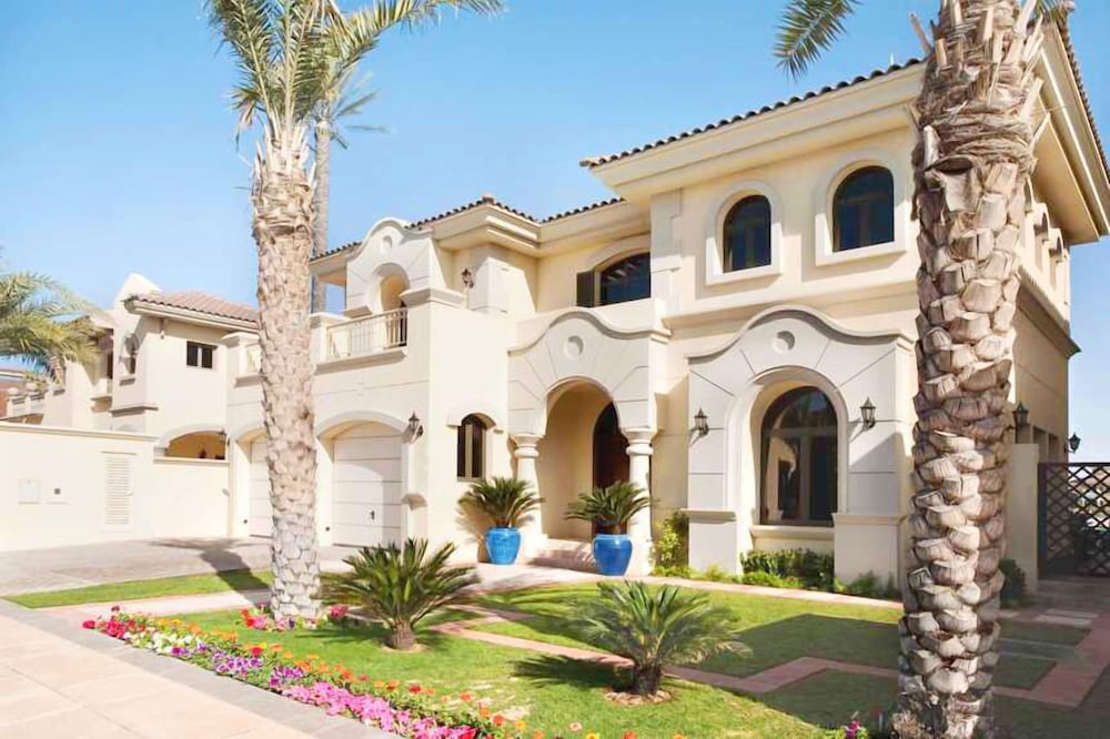 Kennedy Towers Frond E Villa — 5-Star Luxury Hotel in Dubai, United Arab Emirates