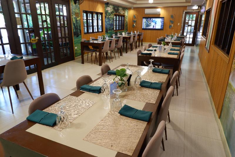 Villaesmeralda Bryans Resort Hotel — Palayan City
